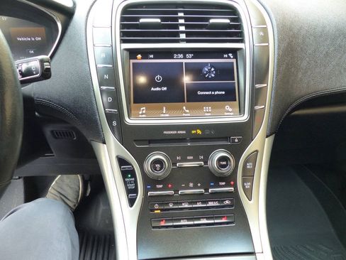 Used 2019 Lincoln Nautilus Premier AWD/4WD image 34