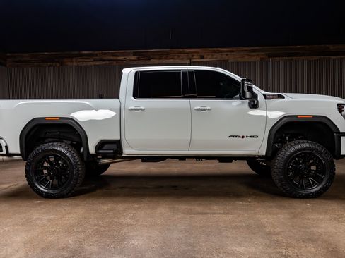 Used 2024 GMC Sierra 2500 AT4 w/ AT4 Premium Plus Package image 11