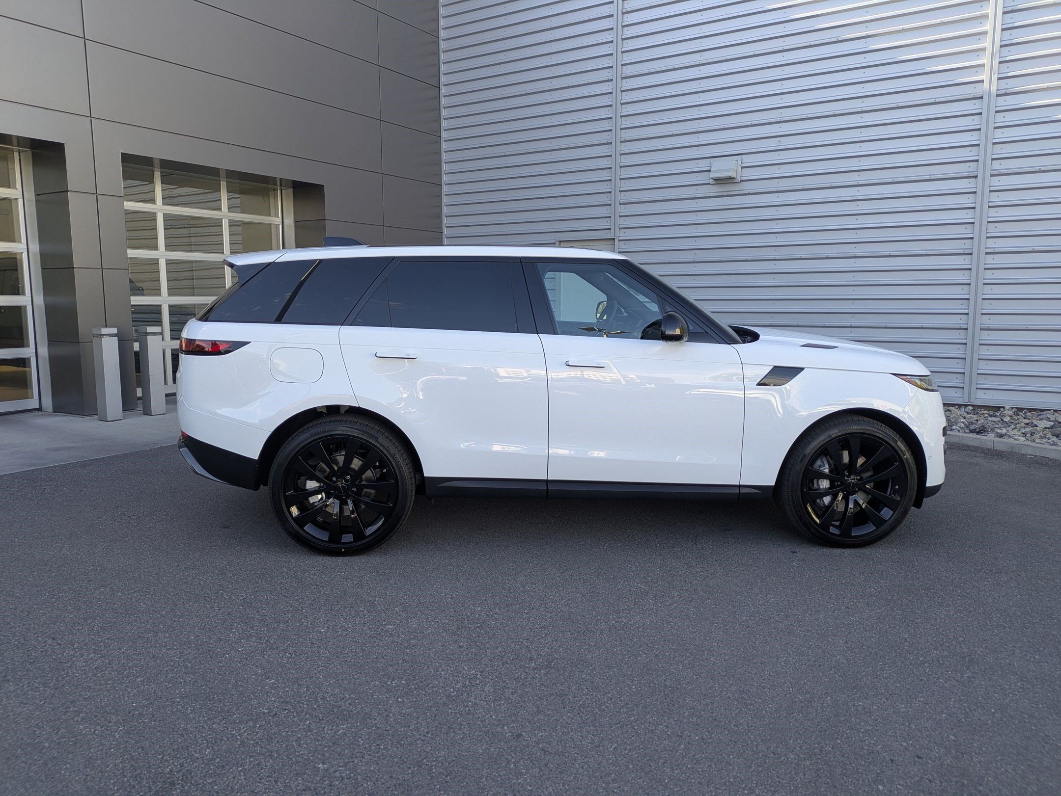 New 2026 Land Rover Range Rover Sport SE AWD/4WD image 4