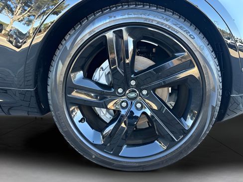 Certified 2025 Land Rover Discovery Dynamic SE AWD/4WD image 38