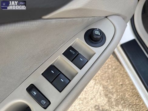 Used 2010 Ford Fusion SE image 12