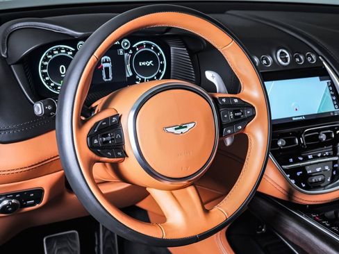 Used 2023 Aston Martin DBX image 22