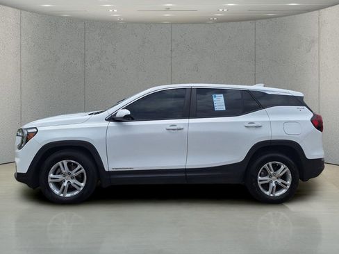 Used 2024 GMC Terrain SLE FWD image 2