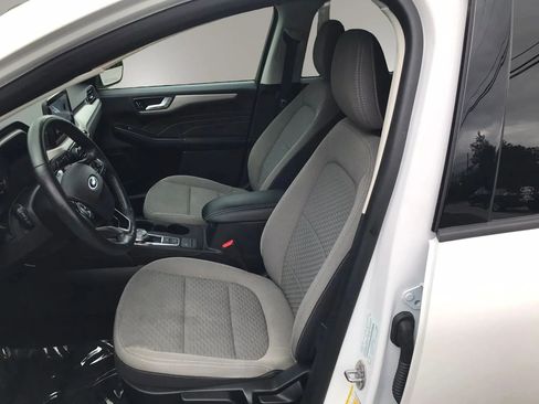 Used 2021 Ford Escape SE w/ Cold Weather Package AWD/4WD image 2