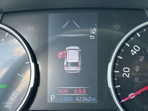 Used 2019 Toyota RAV4 XLE Premium FWD image 18