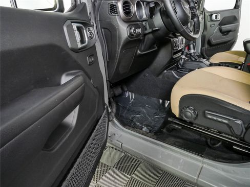 Used 2018 Jeep Wrangler Unlimited Sport S AWD/4WD image 7