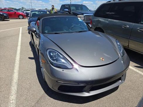 Used 2018 Porsche 718 Boxster RWD image 3