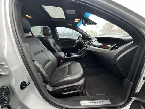 Used 2019 Ford Taurus Limited image 24