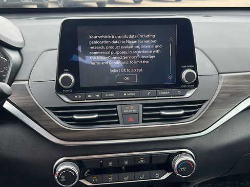 Used 2025 Nissan Altima 2.5 SV FWD image 20