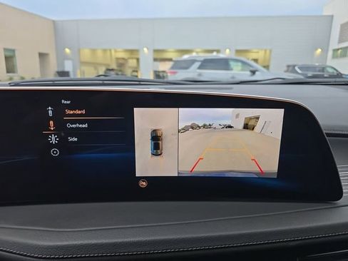 Used 2025 Cadillac XT4 Premium Luxury AWD/4WD image 9