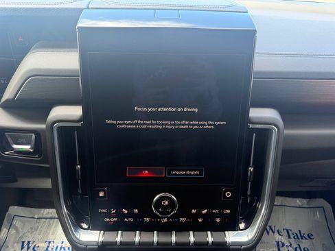 Used 2025 GMC Yukon XL Denali w/ Sun & Power Step Package AWD/4WD image 19