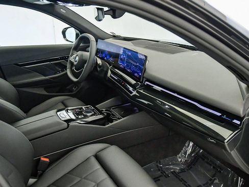 Used 2025 BMW 530i w/ Premium Package image 16