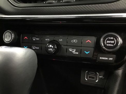 Used 2022 Jeep Compass Trailhawk w/ Trailhawk Convenience Group AWD/4WD image 28