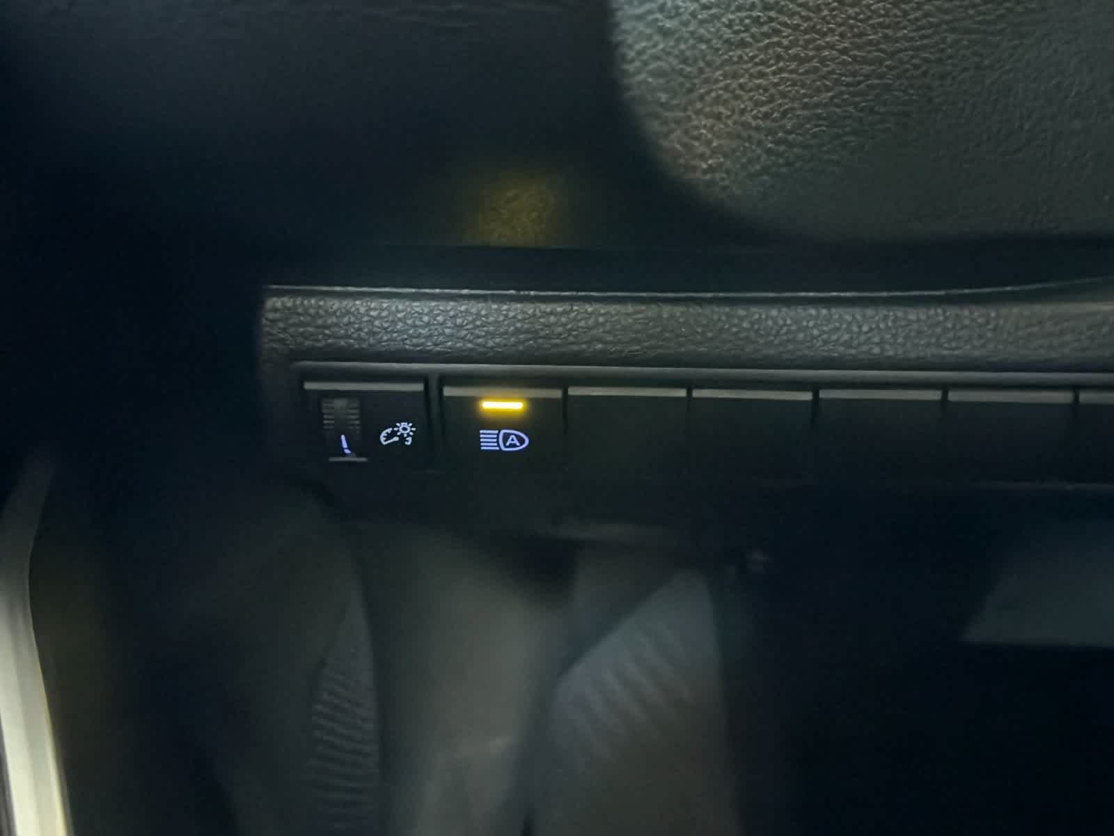 Used 2022 Toyota Corolla SE w/ Carpet Mat Package (TMS) FWD image 28