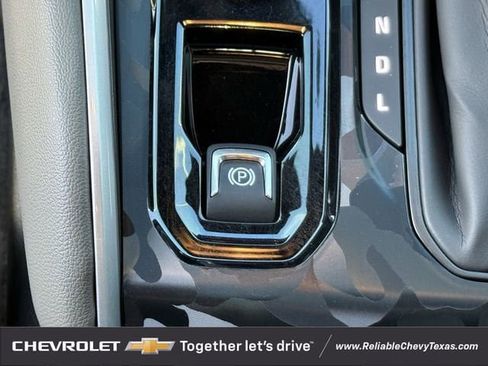 Used 2025 Chevrolet Colorado ZR2 w/ Technology Package image 19