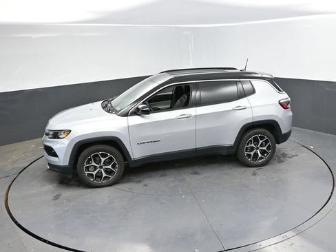 Used 2025 Jeep Compass Limited AWD/4WD image 40