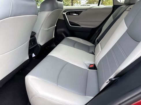 Used 2021 Toyota RAV4 XLE Premium image 13