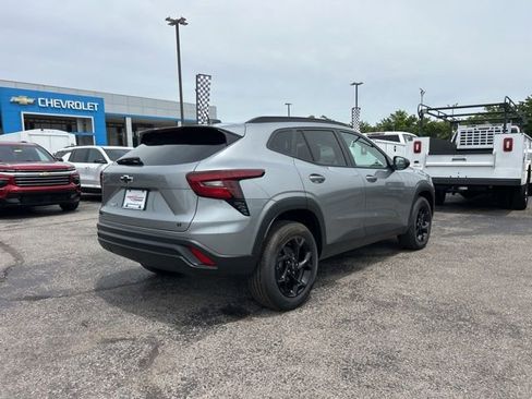 New 2026 Chevrolet Trax LT FWD image 3