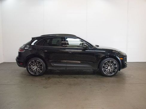 Certified 2026 Porsche Macan AWD/4WD image 9