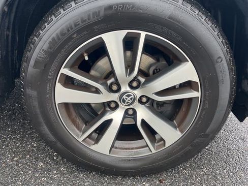 Used 2018 Toyota RAV4 XLE image 21