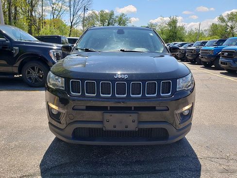 Used 2019 Jeep Compass Latitude w/ Cold Weather Group AWD/4WD image 2