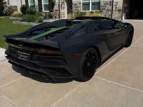 Used 2019 Lamborghini Aventador S AWD/4WD image 3