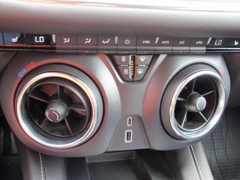 Used 2025 Chevrolet Blazer LT w/ Sound & Technology Package AWD/4WD image 29