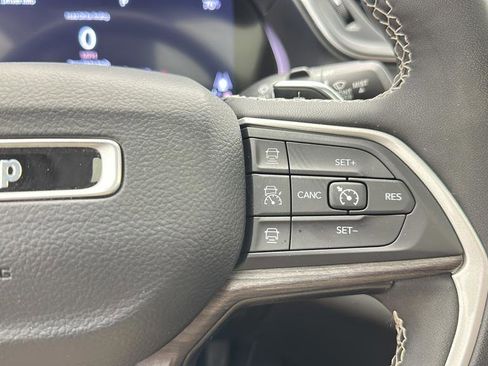 Used 2023 Jeep Grand Cherokee L Limited AWD/4WD image 21