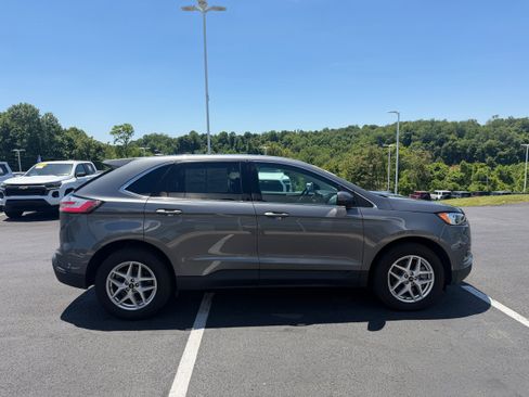 Certified 2024 Ford Edge SEL w/ Convenience Package AWD/4WD image 5