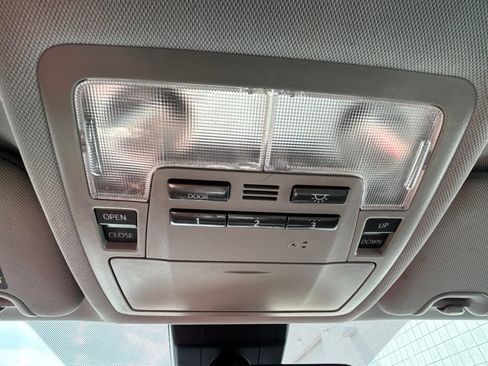 Used 2019 Toyota Highlander Limited FWD image 15
