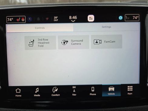 Used 2023 Chrysler Pacifica Limited w/ Uconnect Theater Family Group image 21