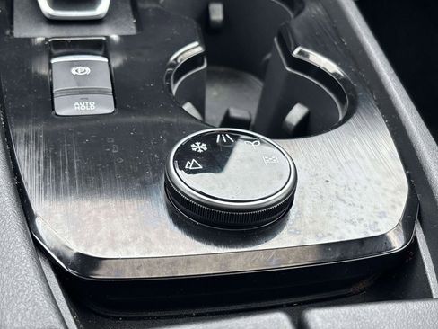 Used 2023 Nissan Rogue SV w/ SV Premium B Package image 23