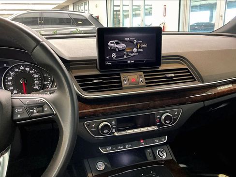 Used 2020 Audi Q5 Premium w/ Convenience Package image 7