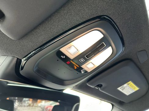 Used 2023 Volvo XC40 Recharge Plus image 13