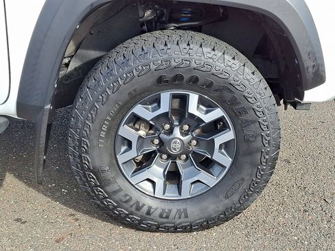 Certified 2022 Toyota Tacoma TRD Off-Road image 8