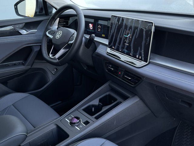 New 2025 Volkswagen Tiguan SE FWD image 21