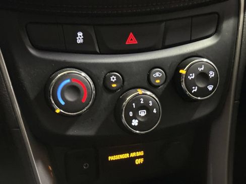 Used 2019 Chevrolet Trax LS FWD image 16