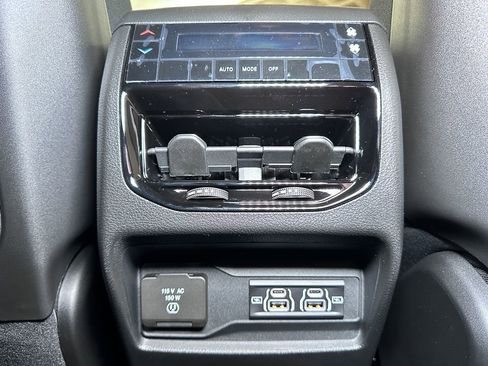 New 2025 Jeep Grand Cherokee L Altitude image 25