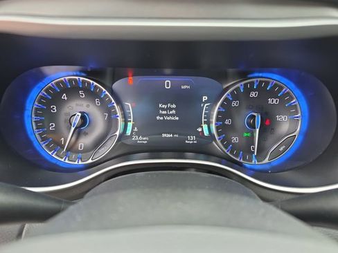 Used 2024 Chrysler Pacifica Touring-L FWD image 17