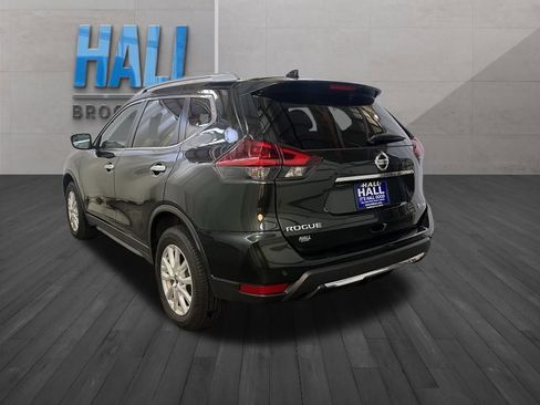 Used 2020 Nissan Rogue SV image 3