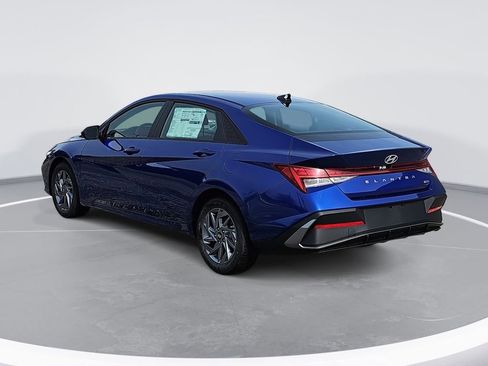New 2026 Hyundai Elantra Blue image 7