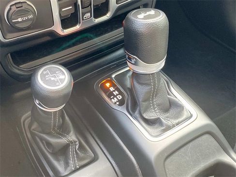 Used 2024 Jeep Wrangler Unlimited image 29