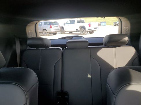 Used 2024 GMC Acadia Elevation image 14