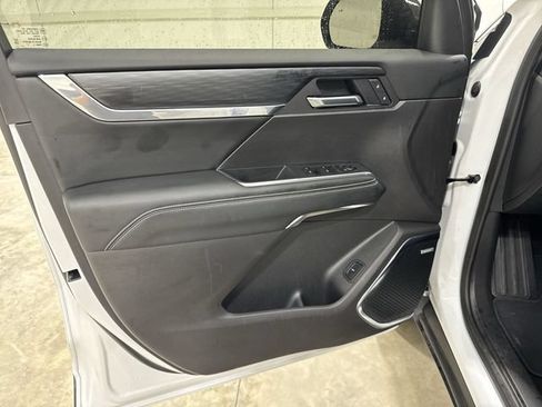 Used 2025 GMC Acadia Elevation w/ Elevation Premium Package FWD image 22