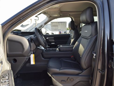 New 2025 Ford Expedition Platinum w/ Driver's Package image 18