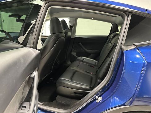 Used 2023 Tesla Model Y Long Range AWD/4WD image 23