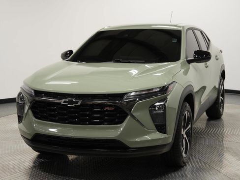 Used 2024 Chevrolet Trax RS w/ Driver Confidence Package image 3