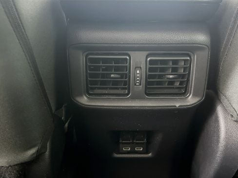 Used 2025 Toyota RAV4 XLE FWD image 28