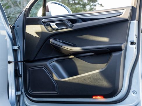 Certified 2023 Porsche Macan image 49