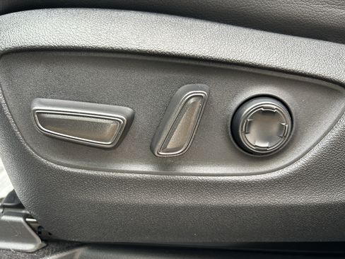 Used 2023 Toyota Sienna XSE AWD/4WD image 14
